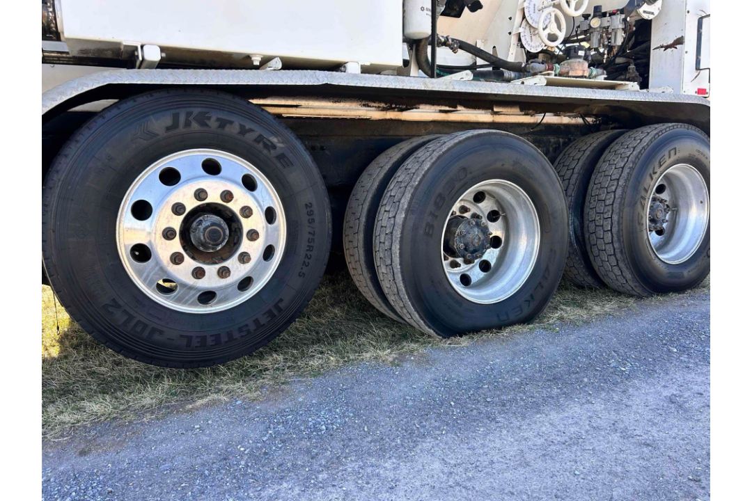 2018 FreightLiner 108SD All in one Cement Truck - Image 34 of 50
