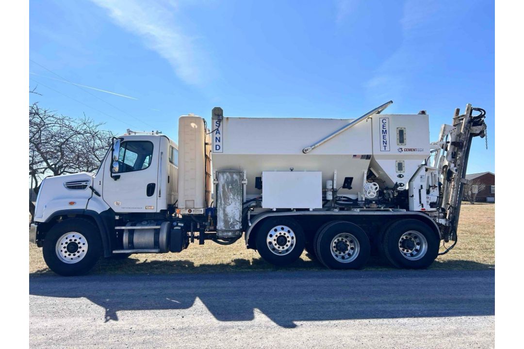 2018 FreightLiner 108SD All in one Cement Truck - Image 2 of 50