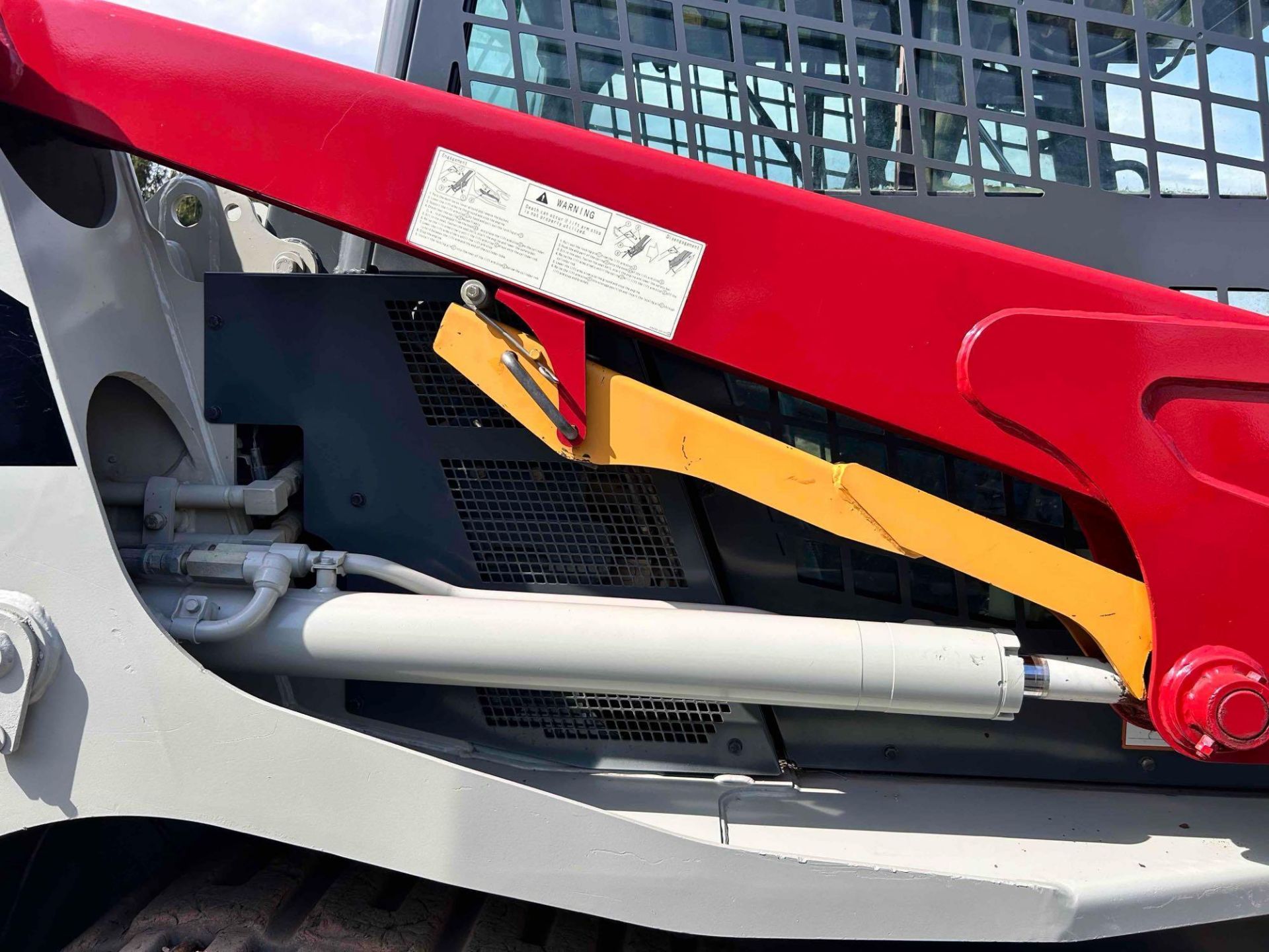 Takeuchi TL12R2 High Flow Skid Steer - Image 11 of 31