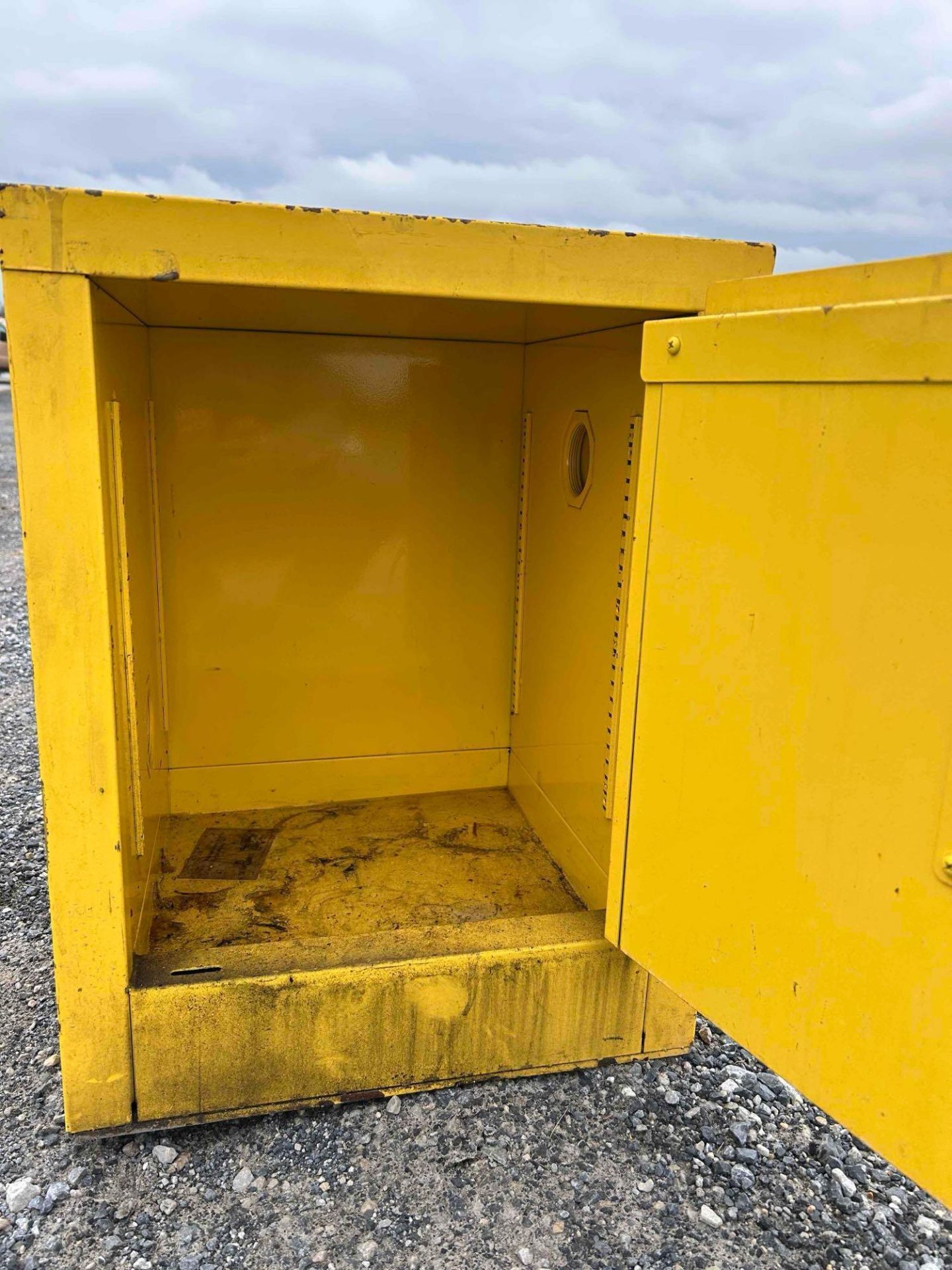 JUSTRITE Flammable Liquid Storage Cabinet - Image 5 of 5