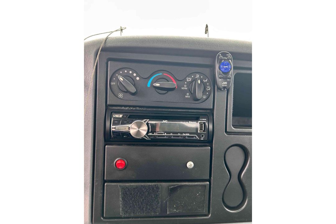2005 International 4300 Service Truck - Image 30 of 33