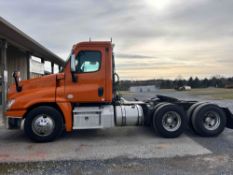 2015 FL Cascadia Daycab T/A Road Tractor