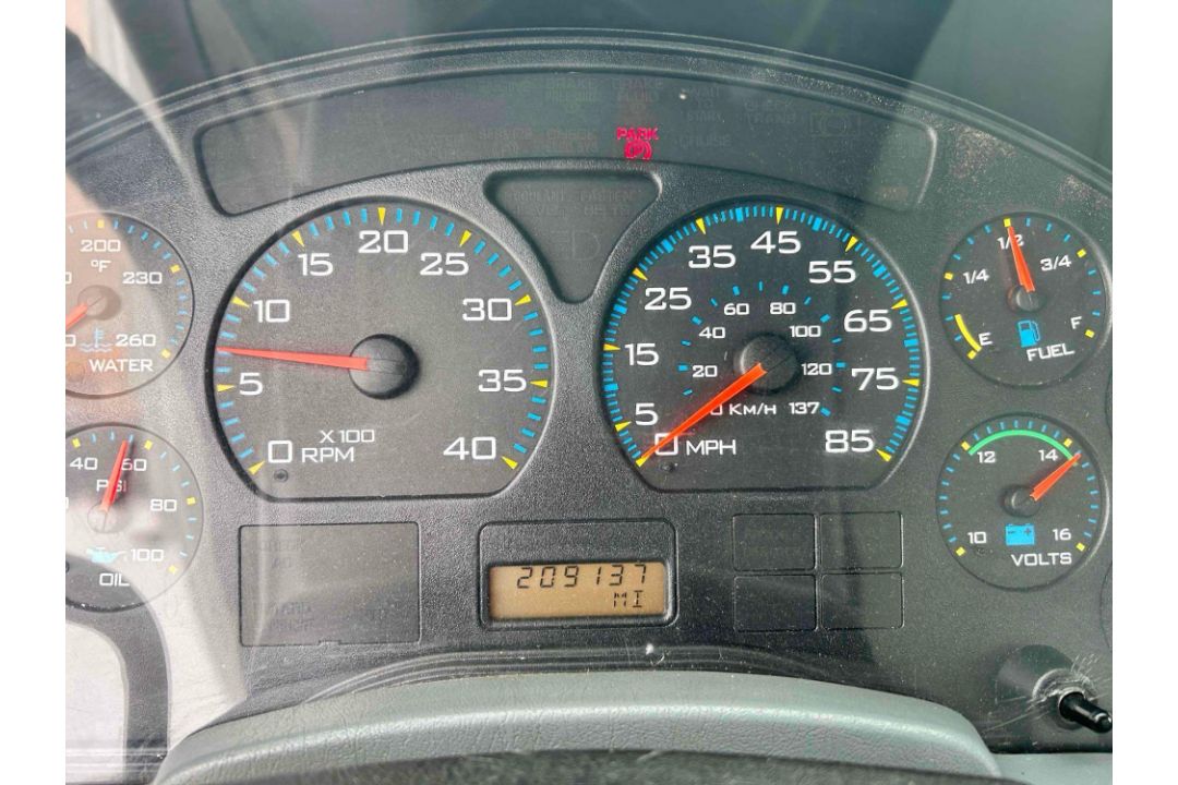 2005 International 4300 Service Truck - Image 32 of 33
