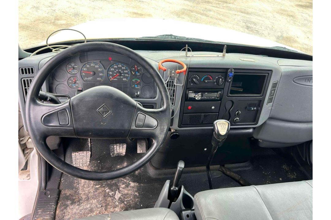 2005 International 4300 Service Truck - Image 29 of 33