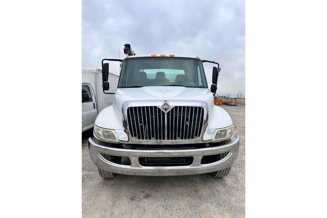 2005 International 4300 Service Truck - Image 2 of 33