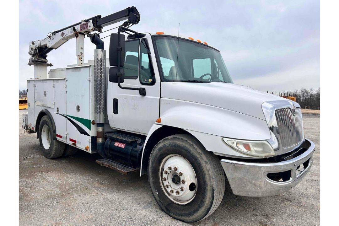 2005 International 4300 Service Truck - Image 3 of 33