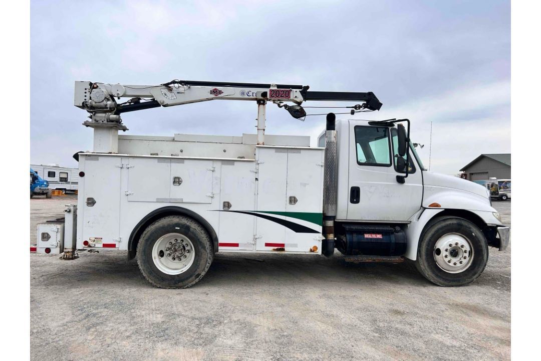 2005 International 4300 Service Truck - Image 4 of 33