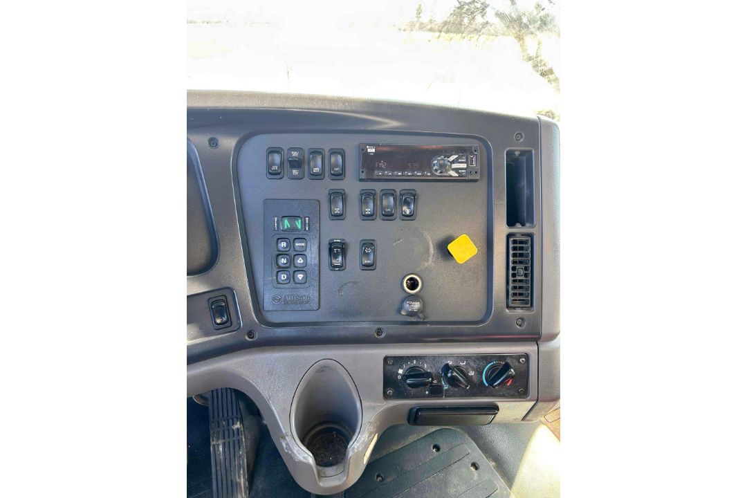 2018 FreightLiner 108SD All in one Cement Truck - Image 43 of 50