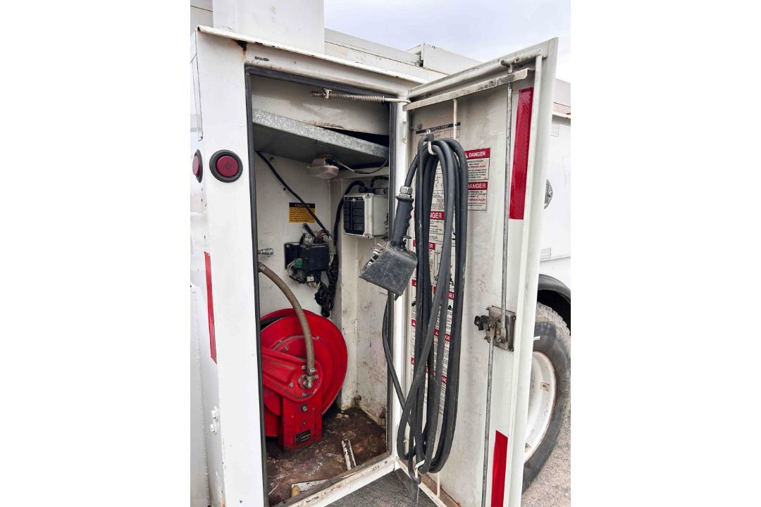 2005 International 4300 Service Truck - Image 16 of 33