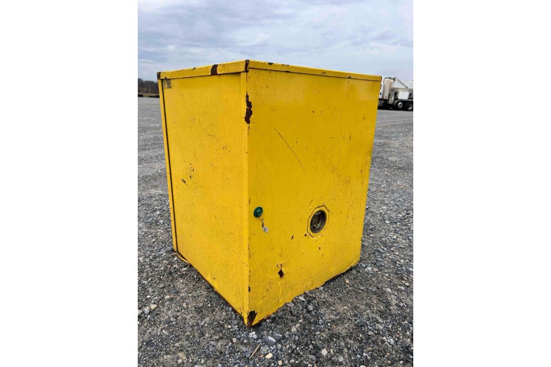 JUSTRITE Flammable Liquid Storage Cabinet - Image 4 of 5