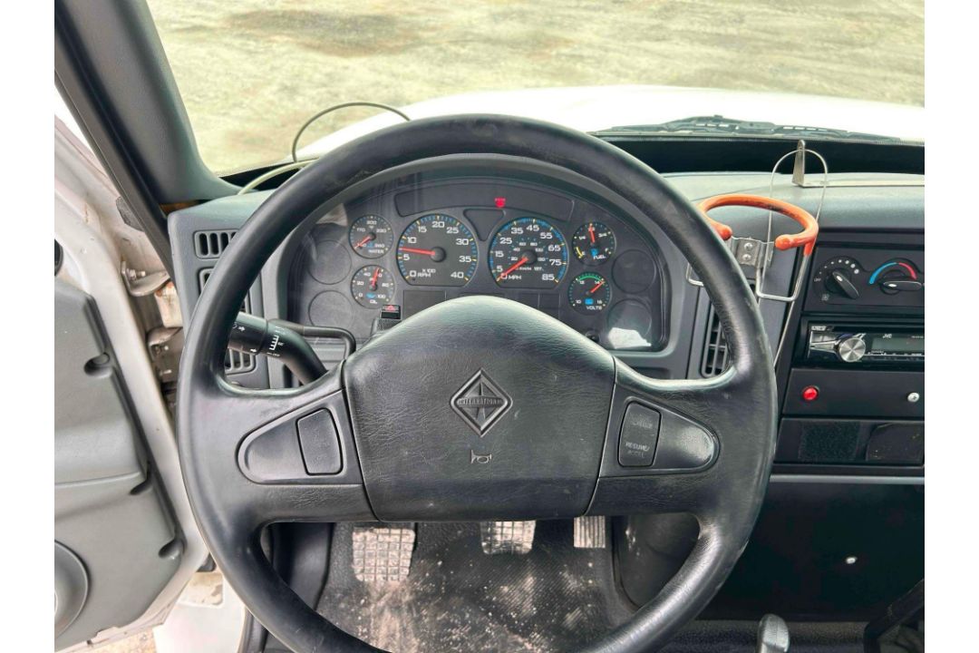 2005 International 4300 Service Truck - Image 31 of 33