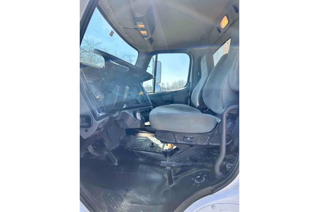 2018 FreightLiner 108SD All in one Cement Truck - Image 42 of 50