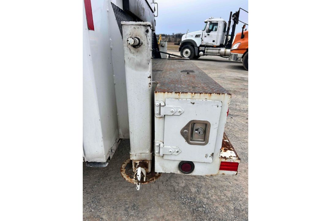 2005 International 4300 Service Truck - Image 10 of 33