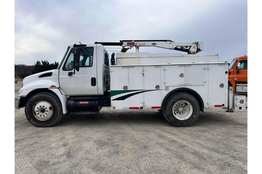 2005 International 4300 Service Truck - Image 8 of 33