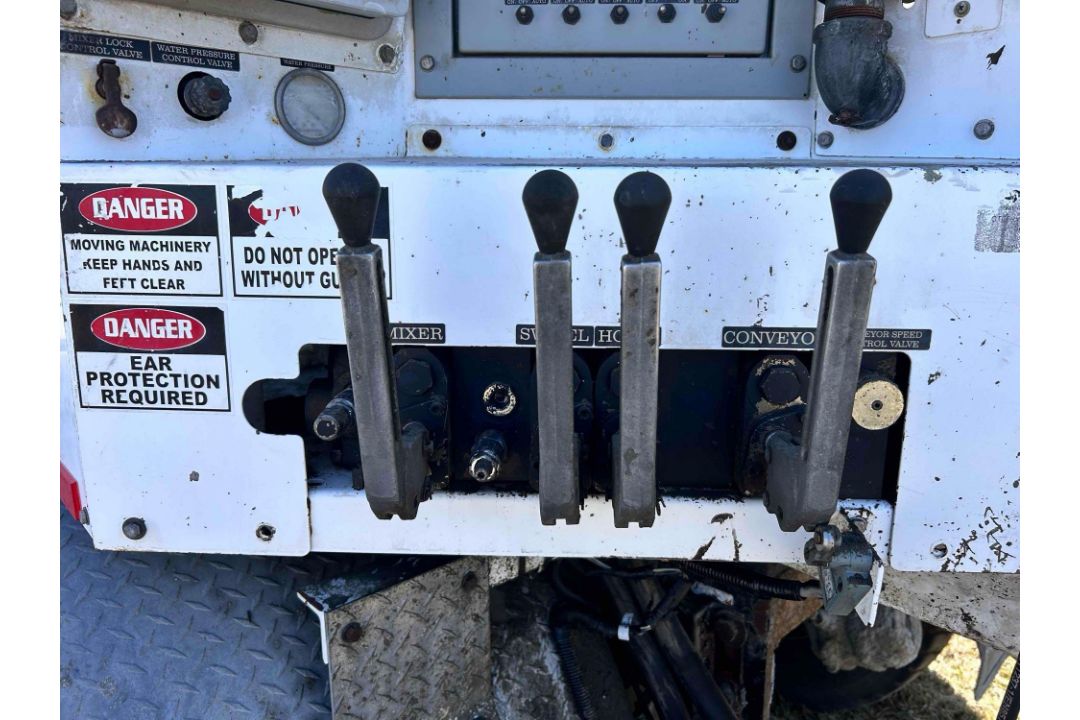 2018 FreightLiner 108SD All in one Cement Truck - Image 18 of 50