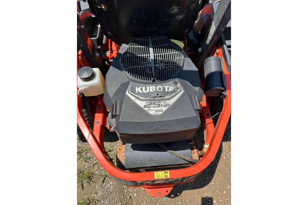 Kubota Z125S Zero Turn - Image 7 of 10
