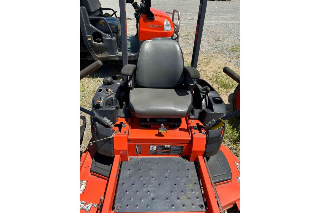 Kubota Z125S Zero Turn - Image 8 of 10