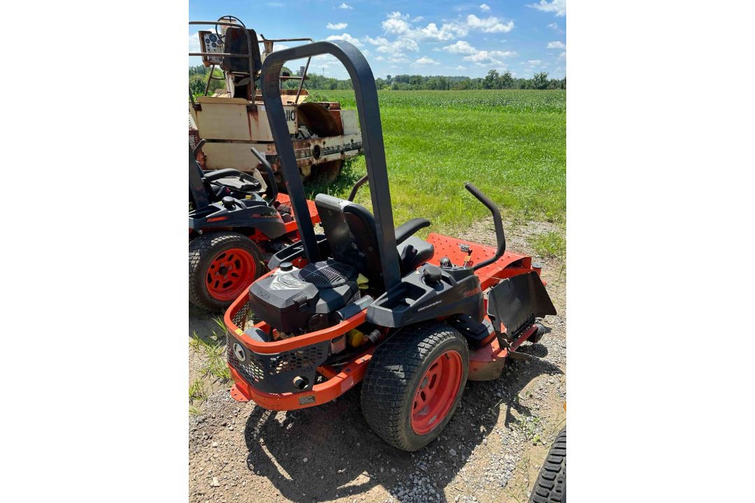 Kubota Z125S Zero Turn - Image 4 of 10