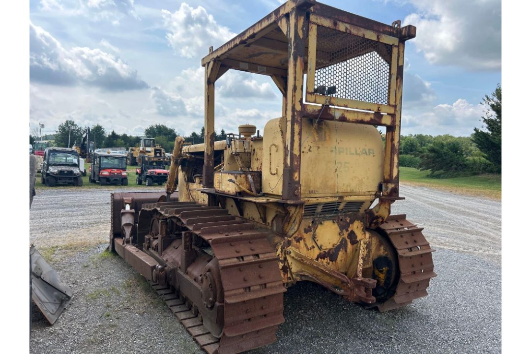 CAT D6C Dozer - Image 7 of 17
