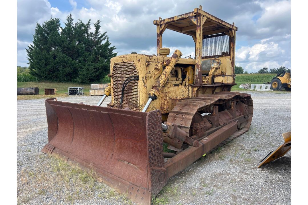 CAT D6C Dozer - Image 1 of 17