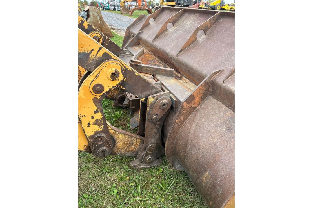 Case 721B - Image 14 of 25