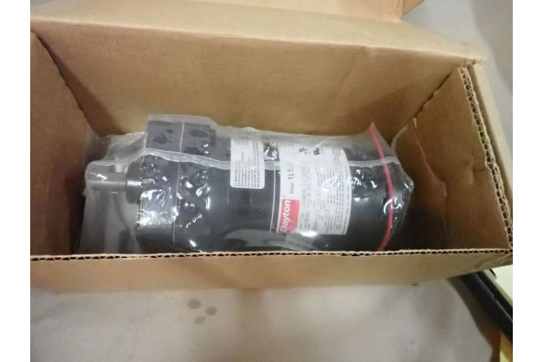 Lot of (2) Dayton Industrial Gear Motors - Image 8 of 10