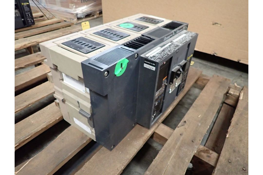 Square D 3200A Frame Masterpact Circuit Breaker - Image 2 of 12