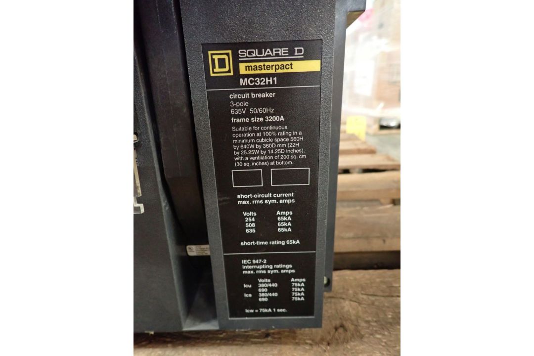 Square D 3200A Frame Masterpact Circuit Breaker - Image 6 of 12