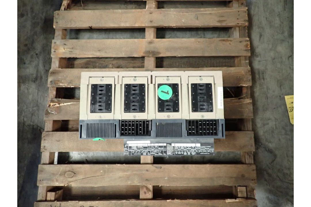 Square D 3200A Frame Masterpact Circuit Breaker - Image 3 of 12