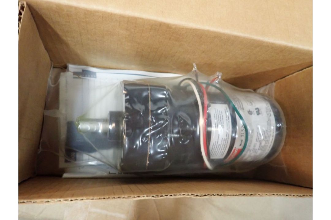 Lot of (2) Dayton Industrial Gear Motors - Image 4 of 10