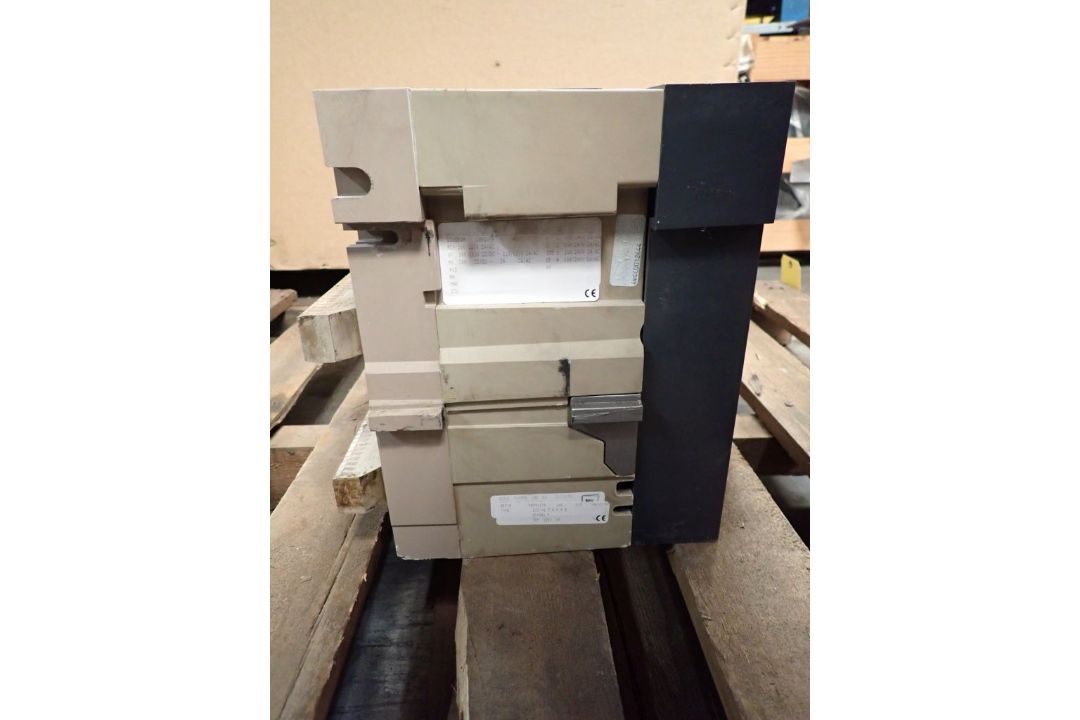 Square D 3200A Frame Masterpact Circuit Breaker - Image 10 of 12