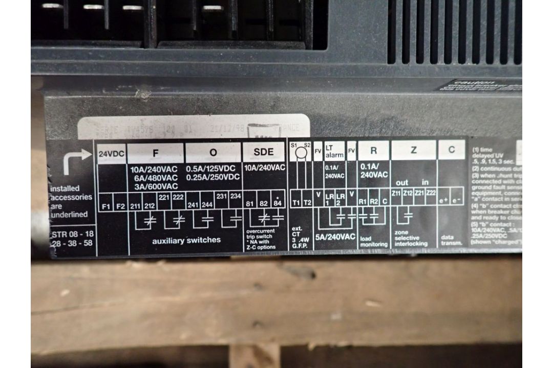 Square D 3200A Frame Masterpact Circuit Breaker - Image 8 of 12