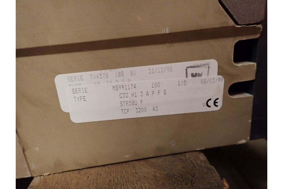 Square D 3200A Frame Masterpact Circuit Breaker - Image 12 of 12