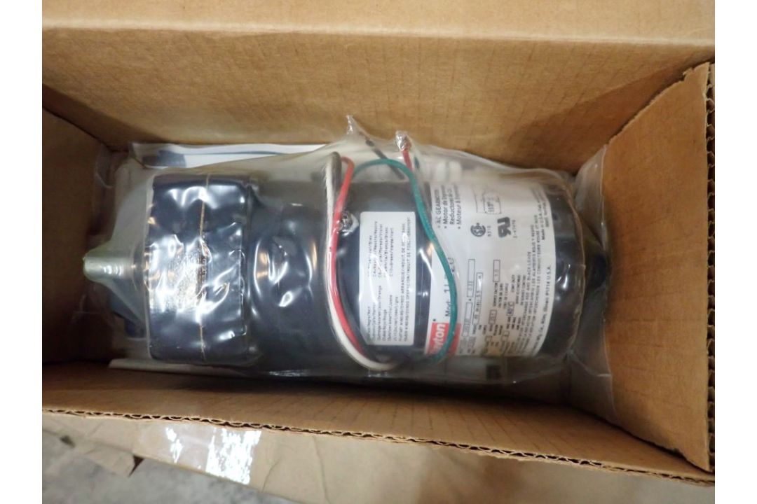 Lot of (2) Dayton Industrial Gear Motors - Image 3 of 10