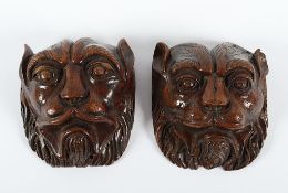 zwei Tiermaskarons, Holz, deutsch, wohl 17.Jh.