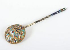 Cloisonné-Sahnelöffel, 84/oo, vergoldet, N.N. Swerew, Moskau, 1908-1912