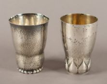 zwei Becher, 800-835/ooo, um 1910