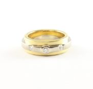 Brillantring, 750/ooo WG/GG, zwei Brillanten u. ein Altschliffdiamant