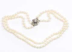 Perlencollier, 585/750/ooo WG Schließe, mit Brillant, Zuchtperlen, doppelreihig, L 46