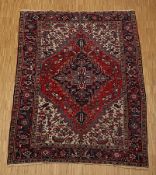 kleiner Teppich Heris, 272 x 204