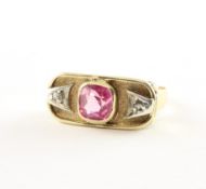 Ring, 585/ooo GG, Farbstein, 2 Diamanten, 5g