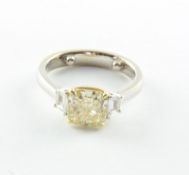 Diamantring, 750/ooo WG/GG, gelber Diamant, ca. 2,38 ct.