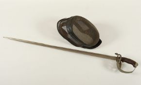 zwei Säbel Preussen und eine Fechtmaske, 