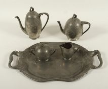 Jugendstil-Kaffee- u. Teekern auf Tablett, Zinn, Gerhardi, Lüdenscheid, um 1900