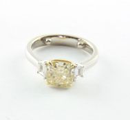 Diamantring, 750/ooo WG/GG, gelber Diamant, ca. 2,38 ct.