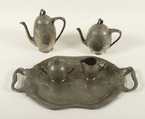 Jugendstil-Kaffee- u. Teekern auf Tablett, Zinn, Gerhardi, Lüdenscheid, um 1900
