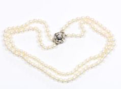 Perlencollier, 585/750/ooo WG Schließe, mit Brillant, Zuchtperlen, doppelreihig, L 46