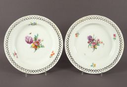 zwei Dessertteller, Blumen, KPM Berlin, um 1800
