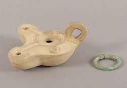 doppelflammige Öllampe, Ton, RÖMISCH, 1.-3.Jh., Fundort: XANTEN, Provenienz: Sammlung Paul Kempkes
