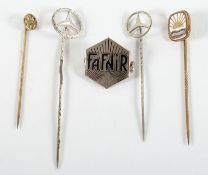 zwei seltene Pins 